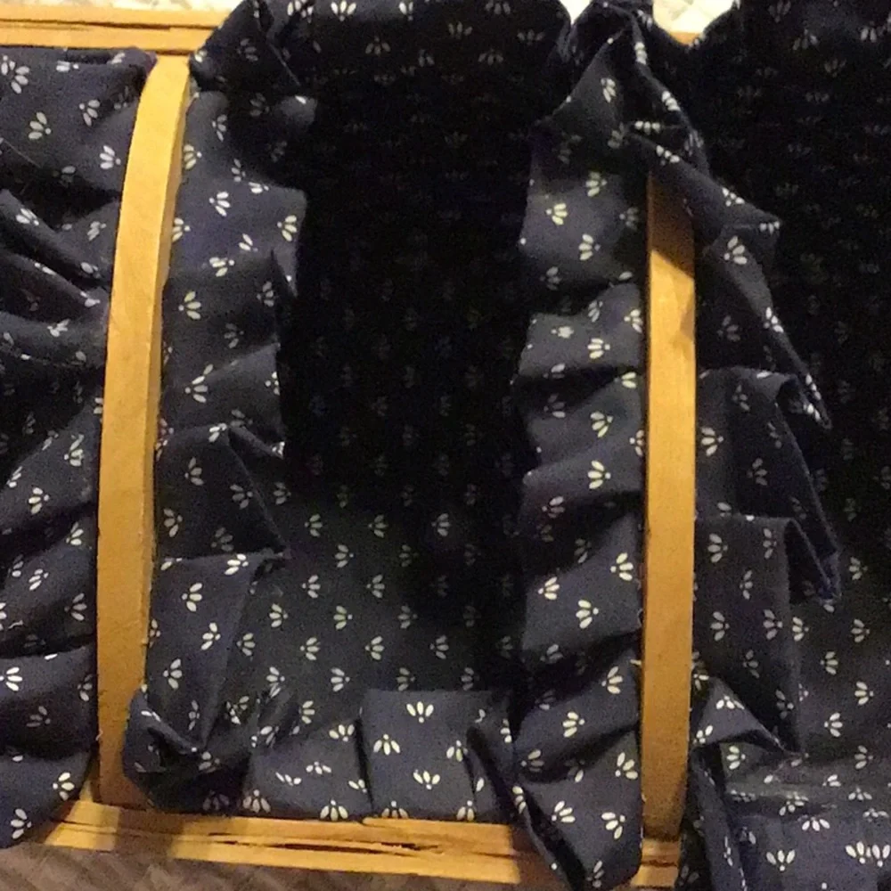 Basket with dividers